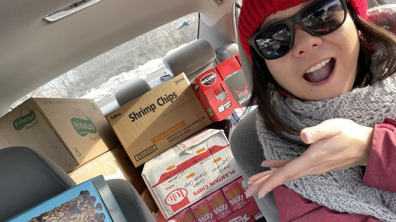 woman pointed out car full of groceries